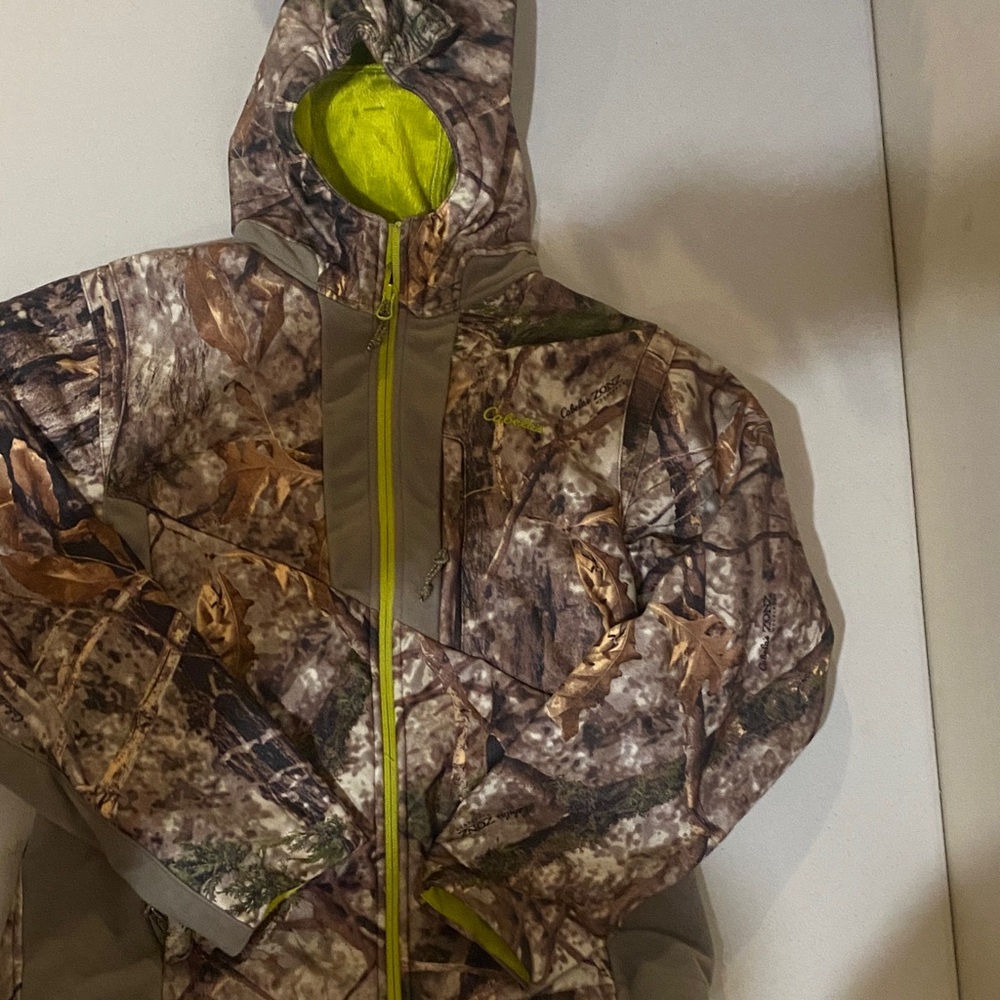 Cabela's Camouflage youth large Jacket with Neon Accents (cabelas zonz)